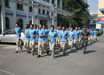公司開(kāi)展全員準(zhǔn)軍事化管理訓(xùn)練活動(dòng)